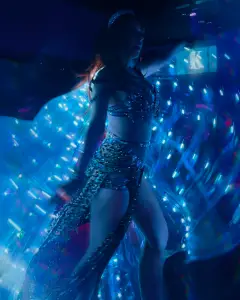 danseuse orientale dans club boite de nuit